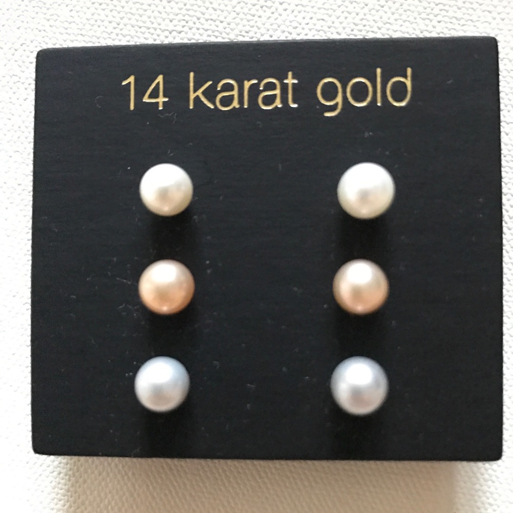 White, rose, and black pearl earring set